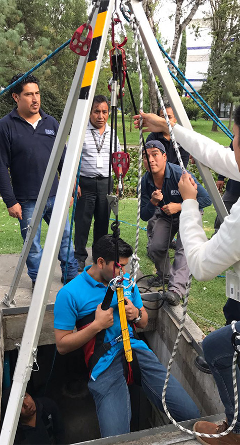 Capacitación de la brigada de búsqueda y rescate