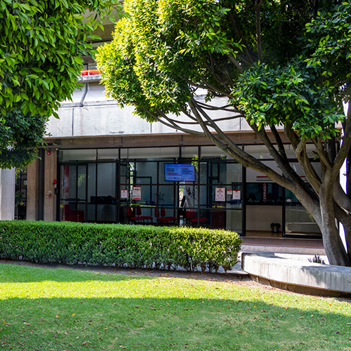Exterior de Caja y Becas